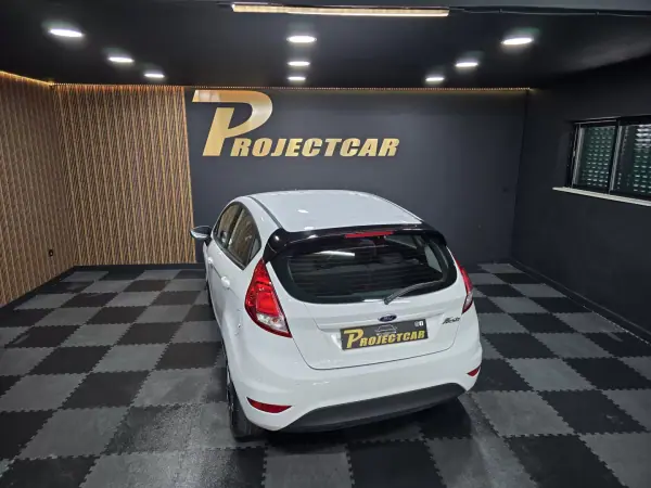 Ford Fiesta 2015 - 10750 EUR, 165000 km - AUTO.MOTO.pt - 165000km - foto 9 de 23