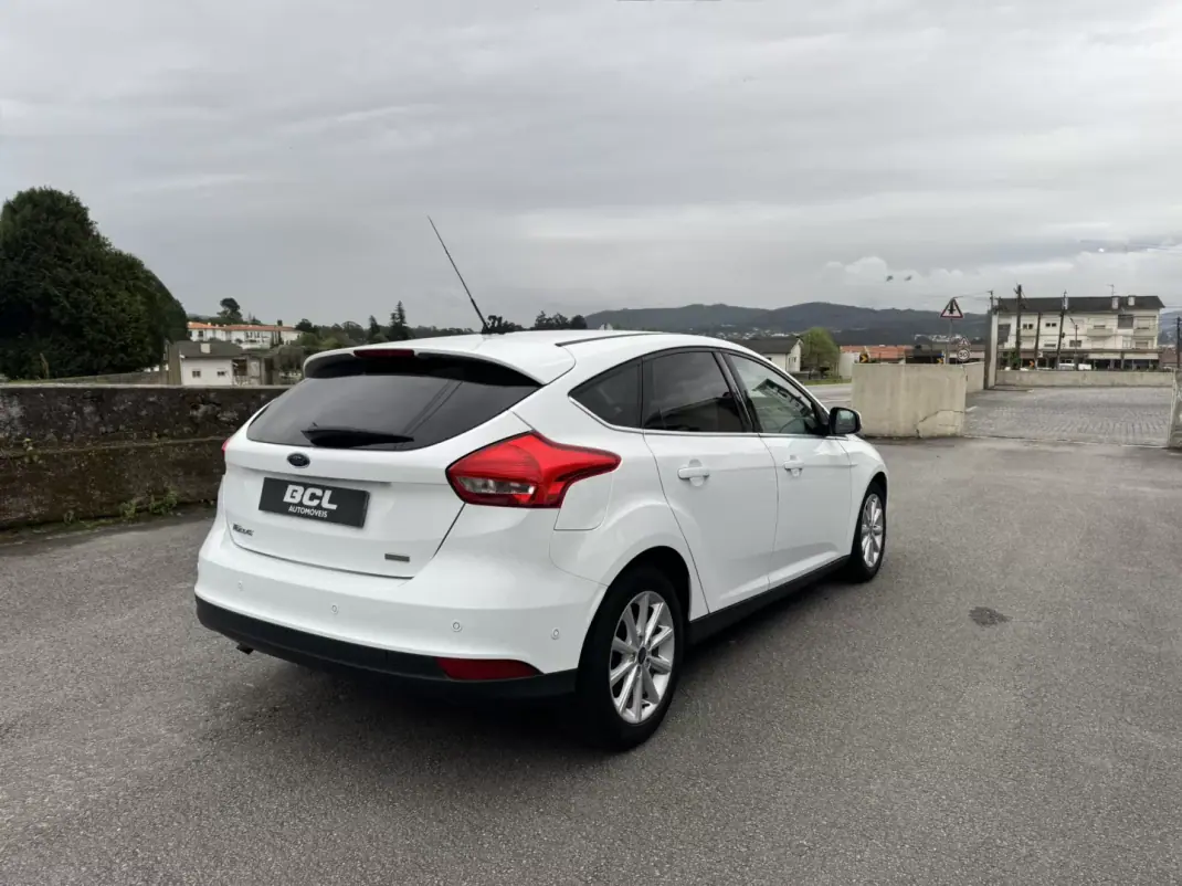 Ford Focus 2015 - 9990 EUR, 123000 km - AUTO.MOTO.pt - 123000km - foto 6 de 31