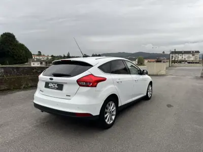 Ford Focus 2015 - 9990 EUR, 123000 km - AUTO.MOTO.pt - 123000km - foto 6 de 31