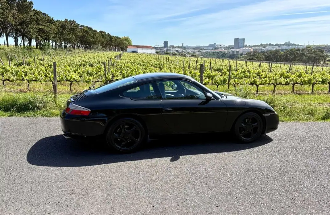 Porsche 911 2002 - 44900 EUR, 120127 km - AUTO.MOTO.pt - 120127km - foto 4 de 23