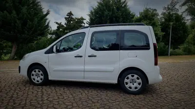 Peugeot Partner 2018 - 15900 EUR, 160000 km - AUTO.MOTO.pt - 160000km - foto 18 de 23