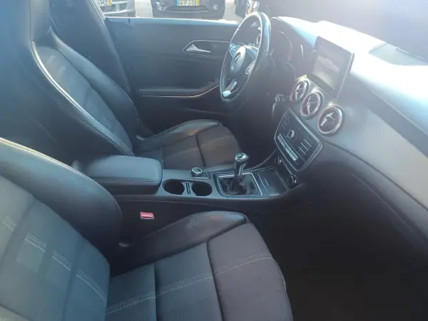 Mercedes-Benz CLA 180 2016 - 16890 EUR, 138109 km - AUTO.MOTO.pt - 138109km - foto 21 de 34
