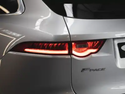 Jaguar F-Pace 2017 - 23990 EUR, 91000 km - AUTO.MOTO.pt - 91000km - foto 11 de 21