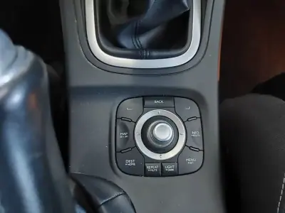 Renault Mégane Coupe 2010 - 18950 EUR, 157000 km - AUTO.MOTO.pt - 157000km - foto 37 de 39