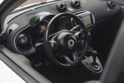 Smart Fortwo Cabrio 2015 - 11900 EUR, 179000 km - AUTO.MOTO.pt - 179000km - foto 9 de 20