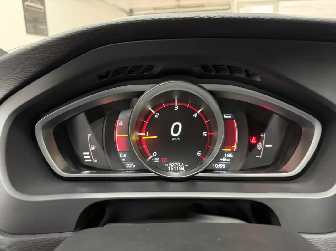 Volvo V40 2015 - 11990 EUR, 151000 km - 151000km - foto 11 de 29