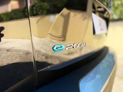 Peugeot e-2008 2021 — foto 4 de 18