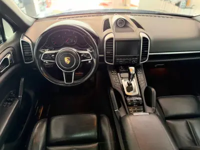 Porsche Cayenne 2016 - 34000 EUR, 280000 km - AUTO.MOTO.pt - 280000km - foto 11 de 23