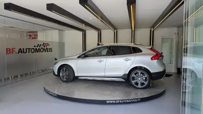 Volvo V40 Cross Country 2013 - 9900 EUR, 239930 km - AUTO.MOTO.pt - 239930km - foto 16 de 55