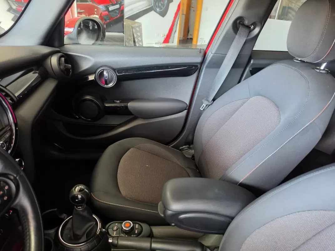 MINI 5 Portas 2017 - 13250 EUR, 135000 km - 135000km - foto 9 de 11