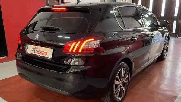 Peugeot 308 2015 — photo 3 of 45