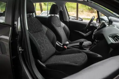 Peugeot 2008 2018 - 8750 EUR, 72668 km - AUTO.MOTO.pt - 72668km - foto 24 de 39