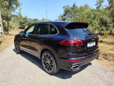 Porsche Cayenne 2015 - 35900 EUR, 206900 km - AUTO.MOTO.pt - 206900km - foto 9 de 27