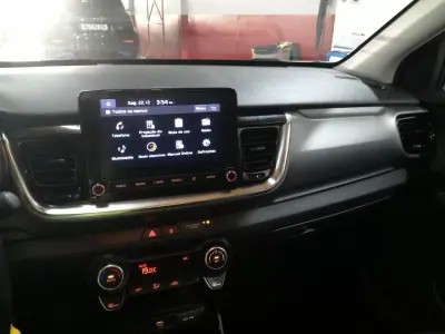 Kia Stonic 2021 - 14250 EUR, 144834 km - AUTO.MOTO.pt - 144834km - foto 6 de 8