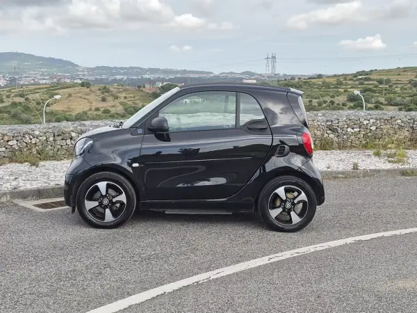 Smart ForTwo Coupé 2021 - 12250 EUR, 41986 km - AUTO.MOTO.pt - 41986km - foto 18 de 19
