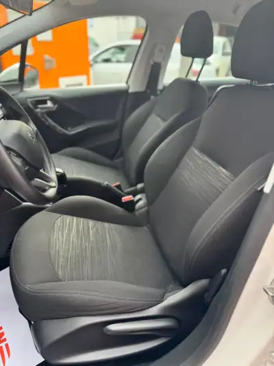 Peugeot 208 VAN 1.6 HDi Premium 2017 - 11750 EUR, 95494 km - AUTO.MOTO.pt - 95494km - foto 13 de 15