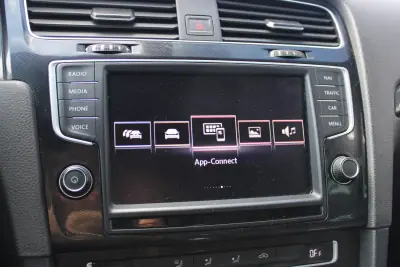 Volkswagen Golf 2015 - 12900 EUR, 233561 km - AUTO.MOTO.pt - 233561km - foto 18 de 27