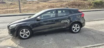 Volvo V40 2015 - 12400 EUR, 216200 km - AUTO.MOTO.pt - 216200km - foto 6 de 26