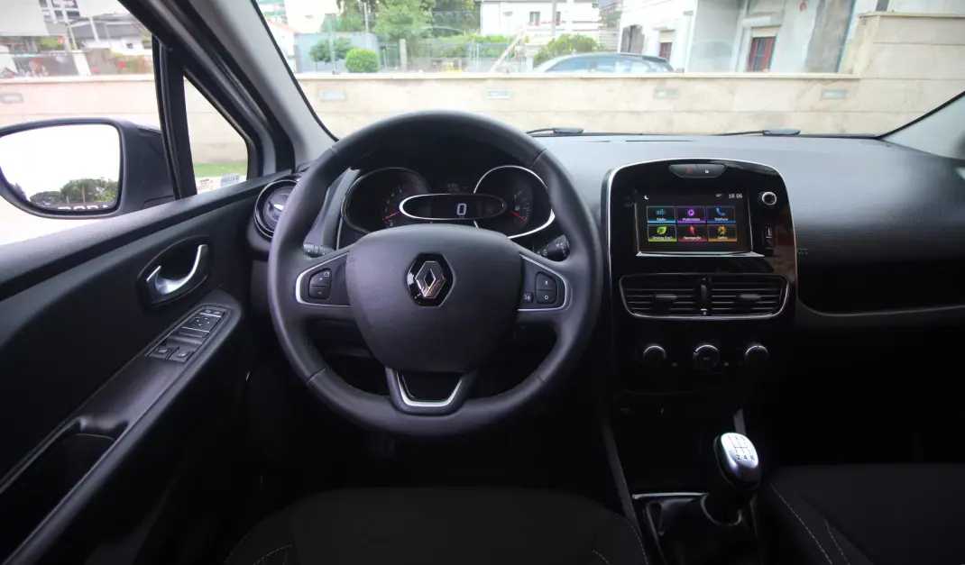 Renault Clio Sport Tourer 2020 - 12990 EUR, 53000 km - 53000km - foto 14 de 36