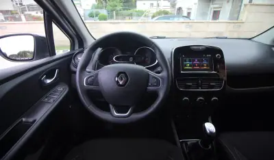 Renault Clio Sport Tourer 2020 - 12990 EUR, 53000 km - AUTO.MOTO.pt - 53000km - foto 14 de 36