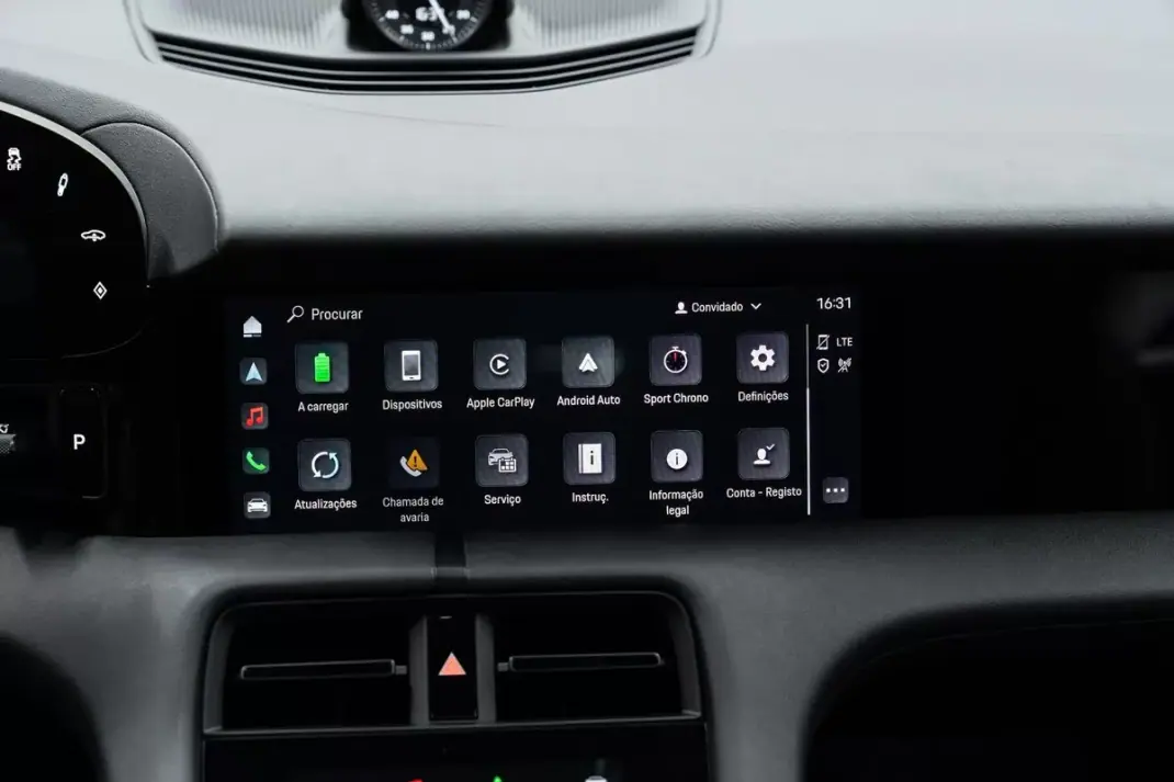 Porsche Taycan 2024 - 84950 EUR, 8000 km - AUTO.MOTO.pt - 8000km - foto 38 de 58