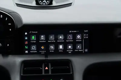 Porsche Taycan 2024 - 84950 EUR, 8000 km - AUTO.MOTO.pt - 8000km - foto 38 de 58