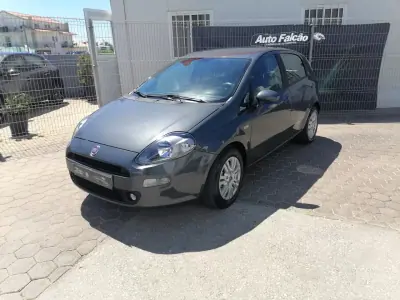 Fiat Punto 2013 - 6900 EUR, 135000 km - AUTO.MOTO.pt - 135000km - foto 2 de 8