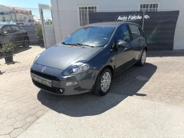 Fiat Punto 2013 - 6900 EUR, 135000 km - AUTO.MOTO.pt - 135000km - foto 2 de 8