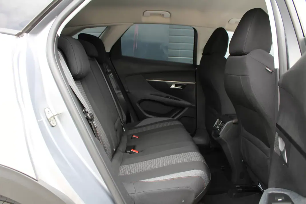 Peugeot 3008 2018 - 18000 EUR, 97000 km - AUTO.MOTO.pt - 97000km - foto 12 de 18