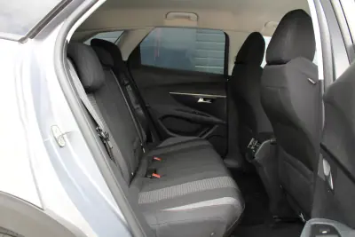 Peugeot 3008 2018 - 18000 EUR, 97000 km - AUTO.MOTO.pt - 97000km - foto 12 de 18