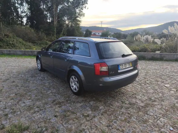 Audi A4 Avant 2002 — photo 3 of 9