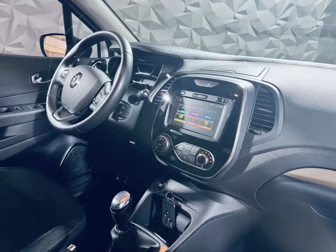 Renault Captur 2019 - 13990 EUR, 52805 km - 52805km - foto 24 de 28