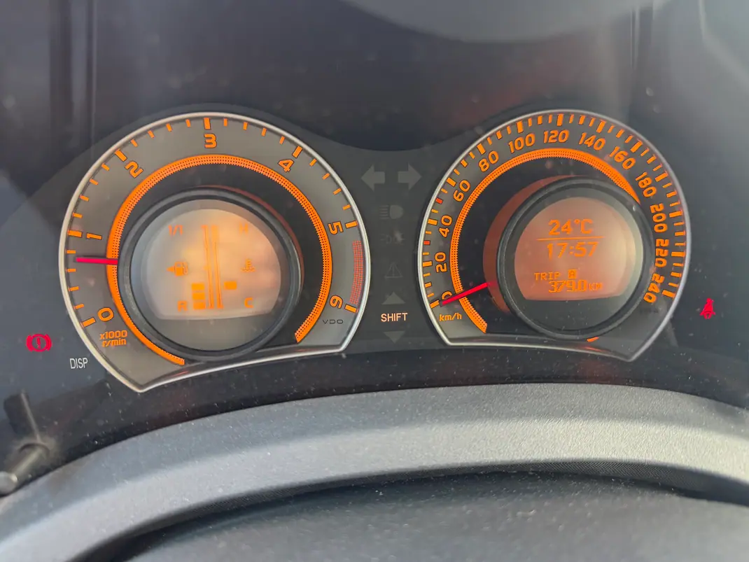 Toyota Auris 2007 - 5500 EUR, 199000 km - AUTO.MOTO.pt - 199000km - foto 6 de 6