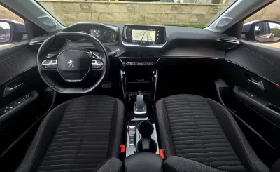 Peugeot e-208 2020 - 15750 EUR, 56000 km - AUTO.MOTO.pt - 56000km - foto 16 de 41