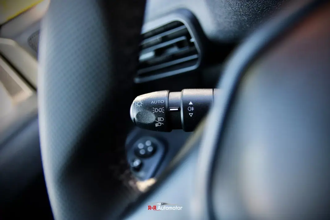 Peugeot Partner 1.5 BlueHDI Pro Longa 3L 2021 - 14750 EUR, 113000 km - AUTO.MOTO.pt - 113000km - foto 12 de 22