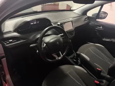 Peugeot 208 2014 - 7400 EUR, 116000 km - AUTO.MOTO.pt - 116000km - foto 19 de 26