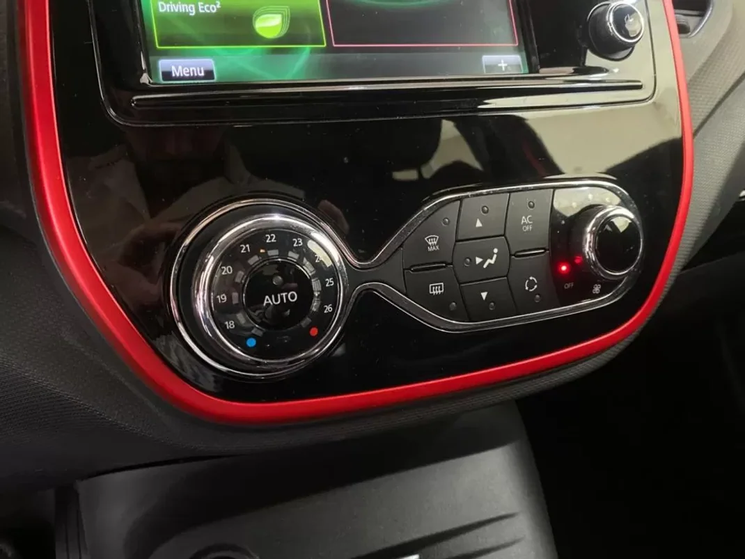 Renault Captur 2015 - 14900 EUR, 139000 km - AUTO.MOTO.pt - 139000km - foto 14 de 20