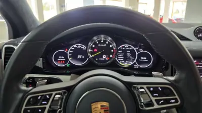 Porsche Cayenne 2022 - 120000 EUR, 42421 km - AUTO.MOTO.pt - 42421km - foto 8 de 27