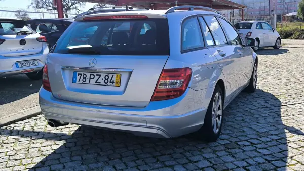 Mercedes-Benz C 200 2011 - 9450 EUR, 363650 km - AUTO.MOTO.pt - 363650km - foto 4 de 8