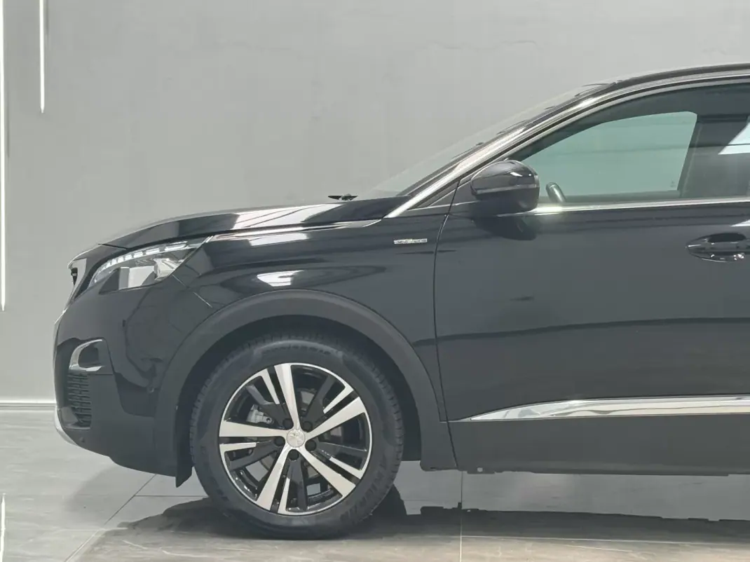 Peugeot 3008 2018 - 16990 EUR, 121000 km - AUTO.MOTO.pt - 121000km - foto 10 de 31