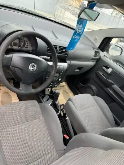 Volkswagen Fox 2009 - 2750 EUR, 240000 km - AUTO.MOTO.pt - 240000km - foto 8 de 9