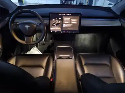 Tesla Model Y 2023 - 31900 EUR, 55000 km - AUTO.MOTO.pt - 55000km - foto 6 de 10