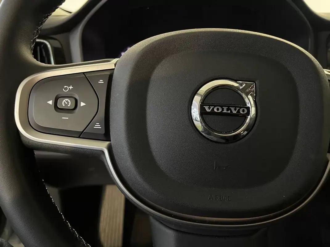Volvo V60 2025 - 43500 EUR, 1900 km - AUTO.MOTO.pt - 1900km - foto 17 de 35