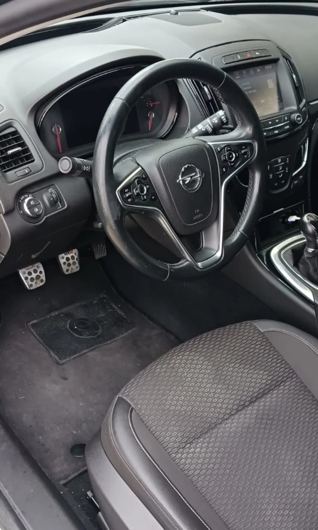 Opel Insignia Sports Tourer 2016 - 9500 EUR, 86000 km - AUTO.MOTO.pt - 86000km - foto 6 de 10