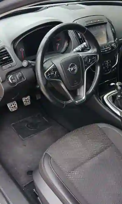 Opel Insignia Sports Tourer 2016 - 9500 EUR, 86000 km - AUTO.MOTO.pt - 86000km - foto 6 de 10