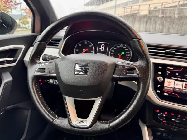 SEAT Arona 2018 - 18500 EUR, 136000 km - AUTO.MOTO.pt - 136000km - foto 18 de 28