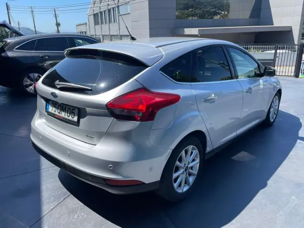 Ford Focus 2015 - 8900 EUR, 137000 km - AUTO.MOTO.pt - 137000km - foto 4 de 13