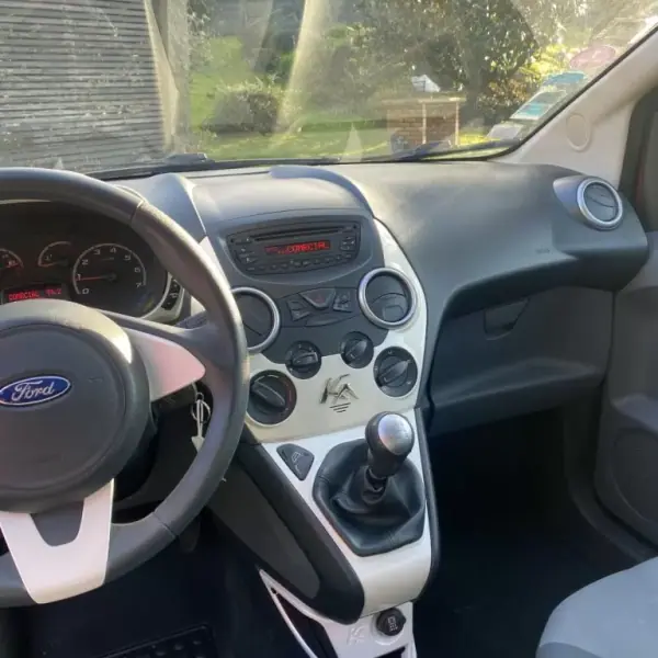 Ford KA 2013 - 7990 EUR, 129000 km - AUTO.MOTO.pt - 129000km - foto 9 de 22