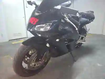 Honda CBR 1000RR 2004 - 7500 EUR, 66693 km - foto 1 de 9