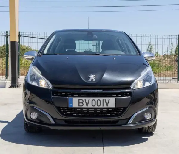 Peugeot 208 2015 - 9990 EUR, 152900 km - AUTO.MOTO.pt - 152900km - foto 2 de 24